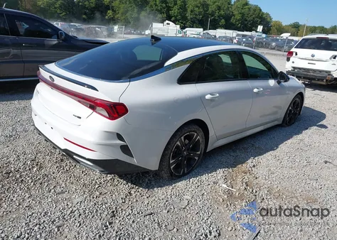 2021 Kia K5 Gt-Line z USA, uszkodzony, nr VIN 5XXG64J22MG053436